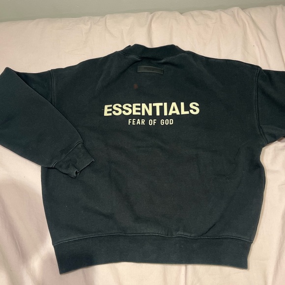 Essentials crew neck - Picture 2 of 3